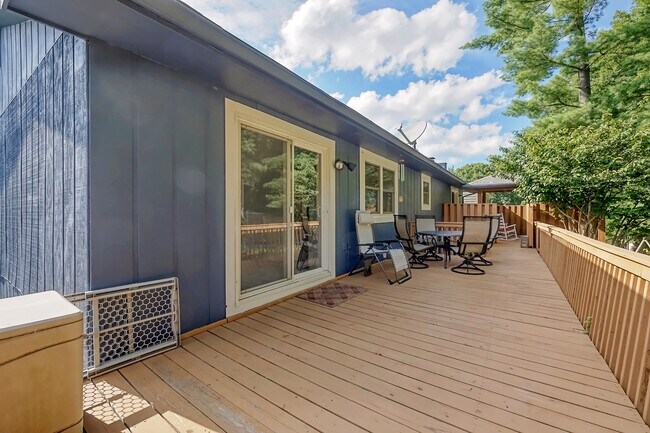 Back deck - 2433 S Spicewood Ln
