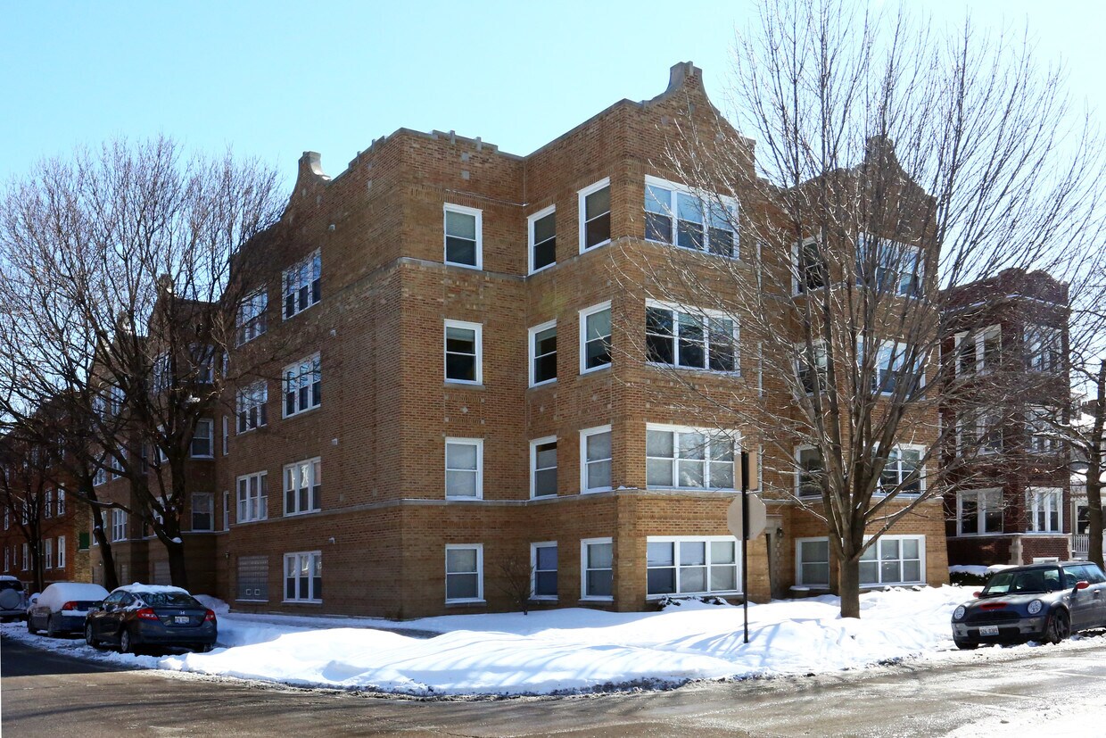 Foto principal - 4453-4455 N Albany Ave