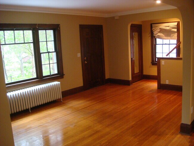 Foto del edificio - 202 Russell Ave S