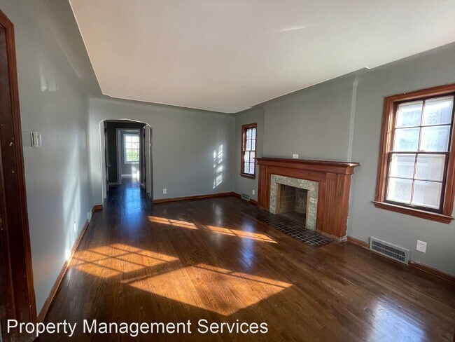Foto del edificio - 3 br, 1 bath House - 11808 Whitehill