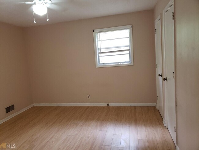 Building Photo - 6888 Stephens Dr