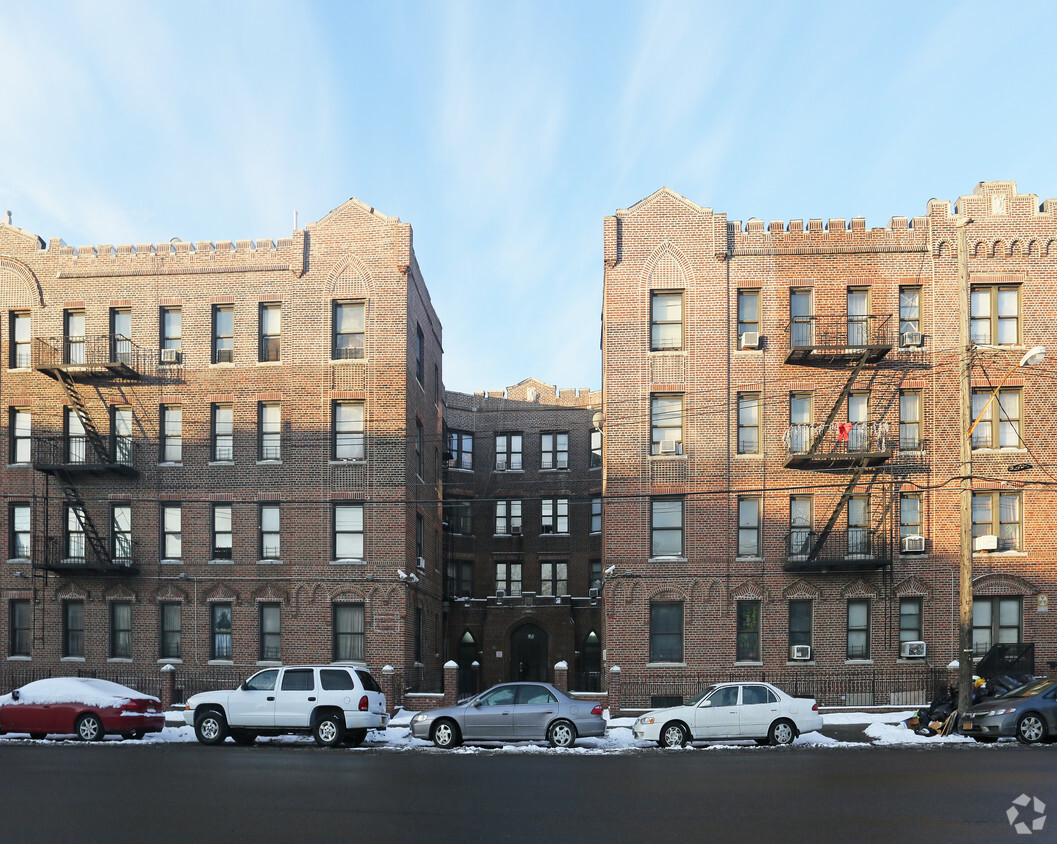 Foto principal - 446 E 98th St