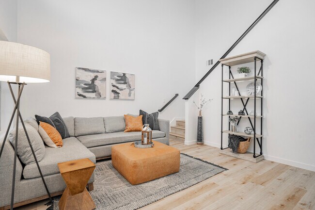 Foto del edificio - 323 S Celia Cir