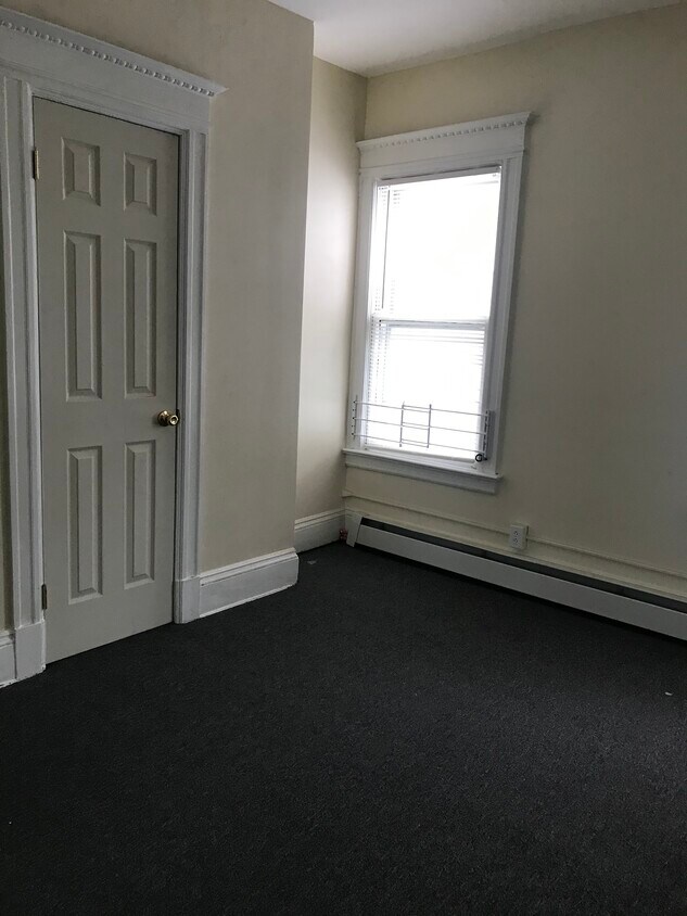 Primary Photo - 127 Sargeant St