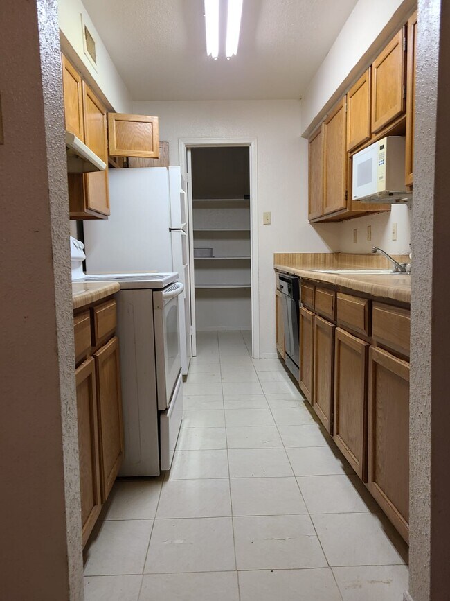 Kitchen - 6500 Sands Point Dr