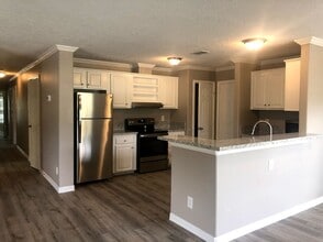 Building Photo - 166 Varsity Dr