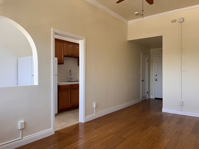 Building Photo - 3005 Main St