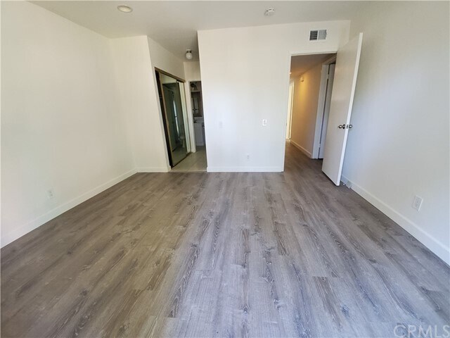 Foto del edificio - 27 Willow Tree Ln
