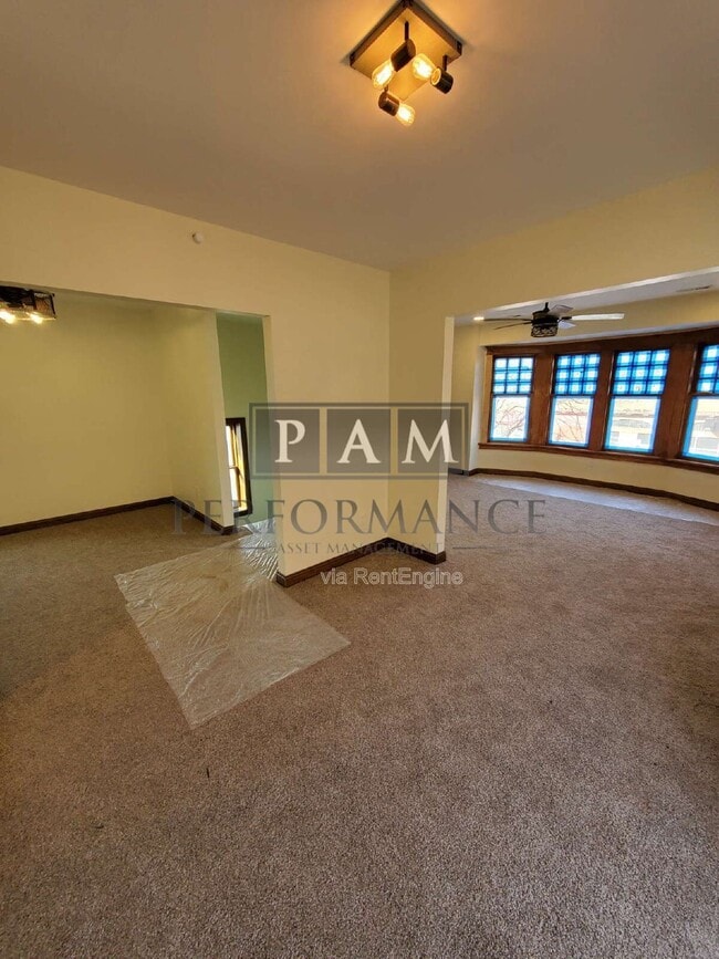 Building Photo - 5525 W North Ave