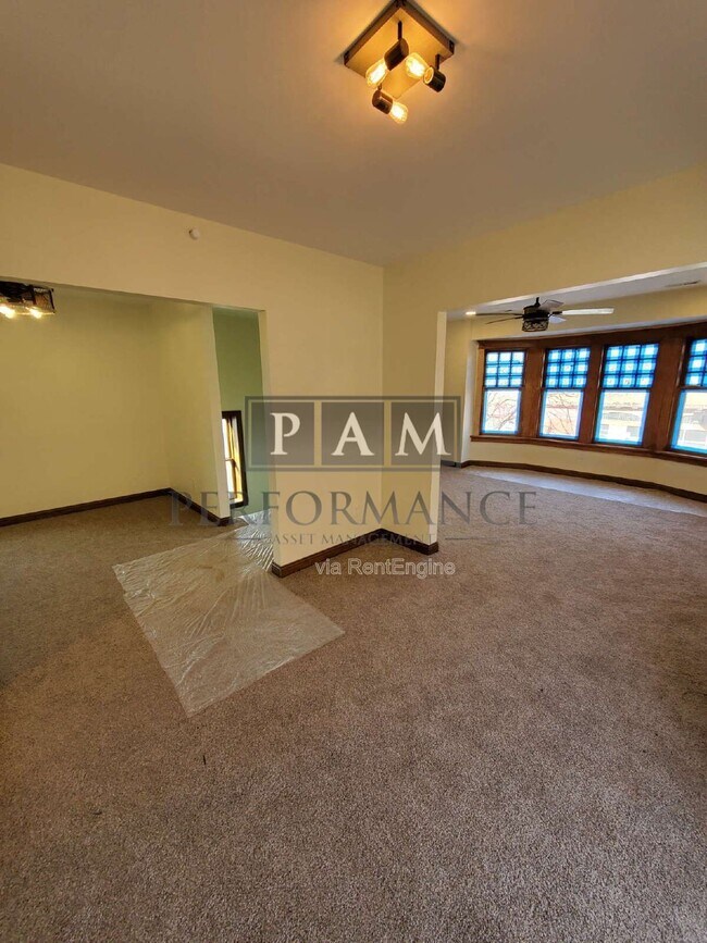 Foto del edificio - 5525 W North Ave