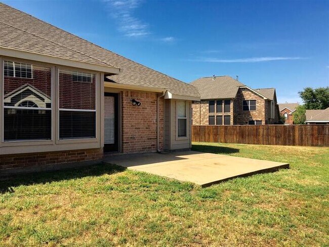 Foto del edificio - 9018 Lochgreen Ln
