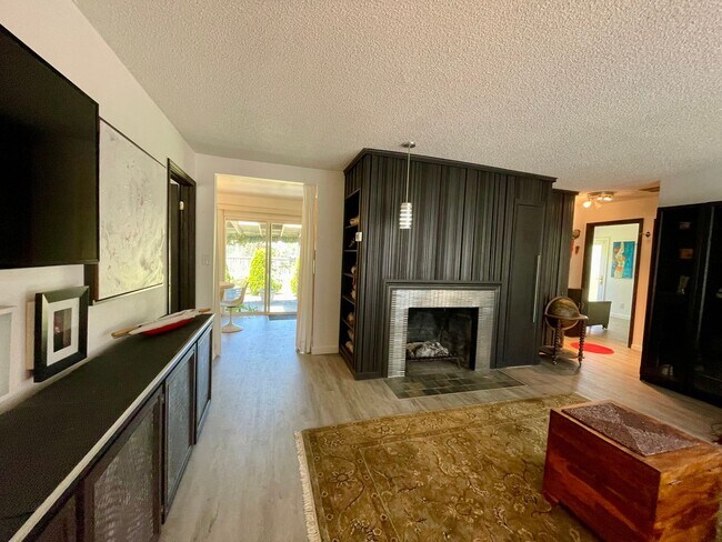 Building Photo - Charming 3 Bed 1 Bath House Cedar Hills - ...