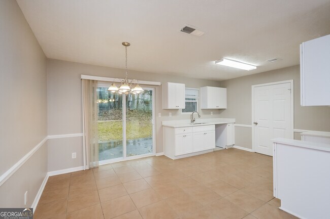 Foto del edificio - 5375 Rocky Pine Dr