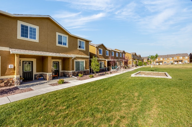 Building Photo - 7684 Sand Lake Heights