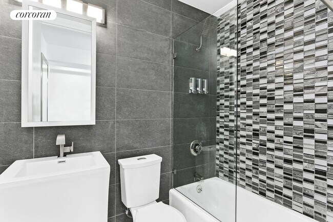 Foto del edificio - 393 W 49th St
