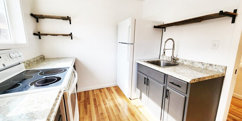 Foto principal - 2605 S Inland (The Farm)