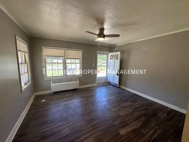 Foto del edificio - 2303 E 9th St