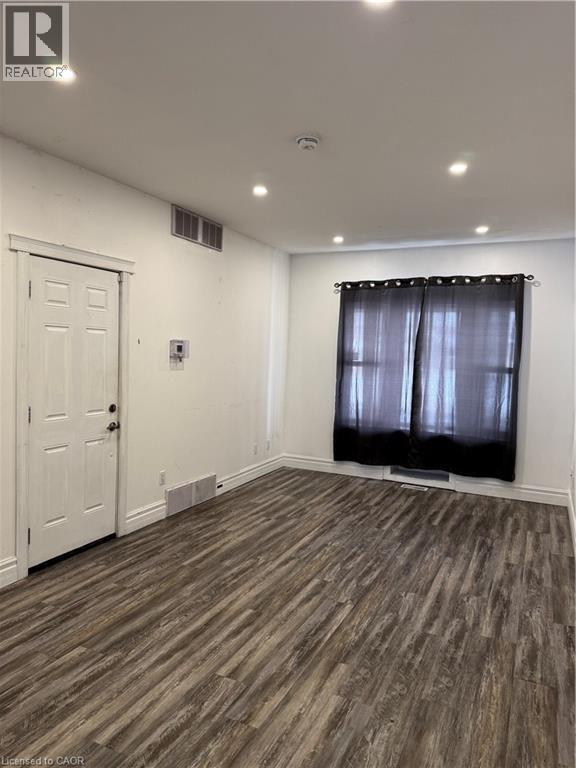 Building Photo - 1152 King St E