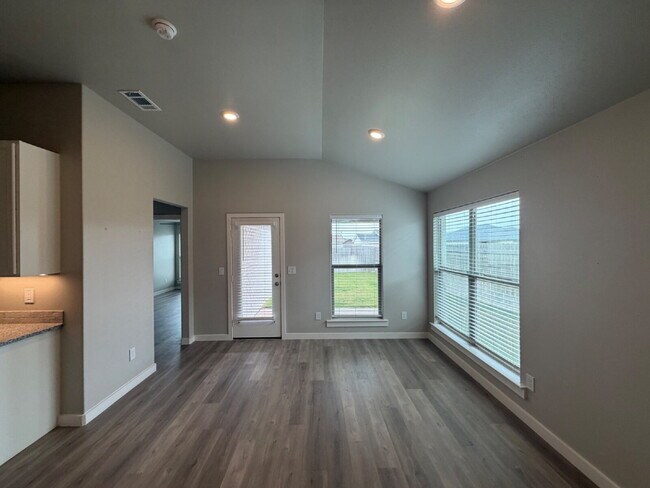 Foto del edificio - Wonderful 4/2 In Bell Farms!