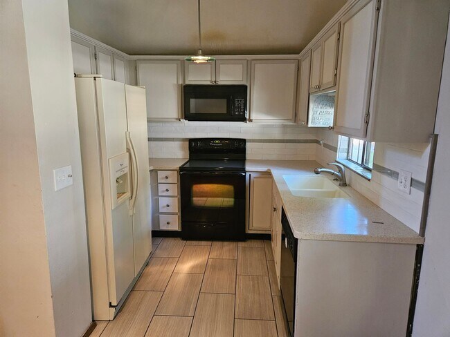 Photo - 3 BED 2 BATH IN AURORA House