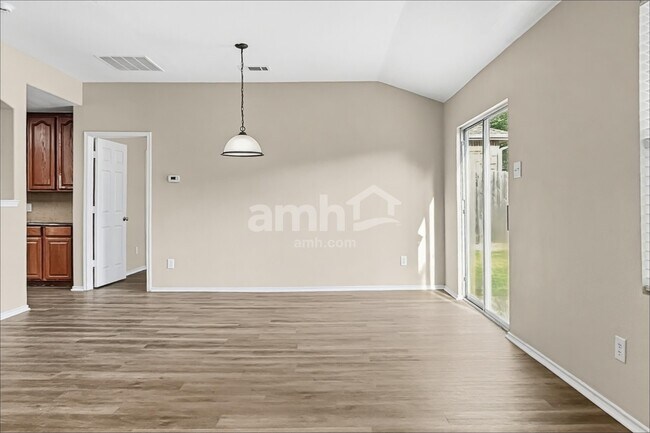Foto del edificio - 429 Grant Ln