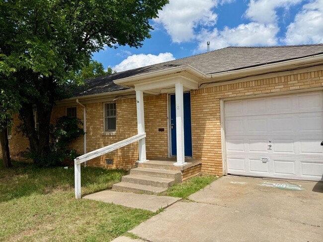 Foto del edificio - 3 Bedroom and 1 Bathroom Home for rent in Shawnee