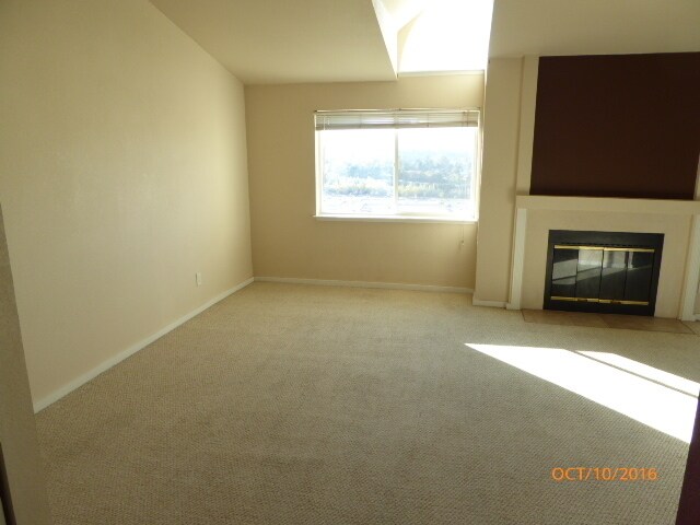 Foto del edificio - Charming 2 Bed 2 Bath Condo in Factoria
