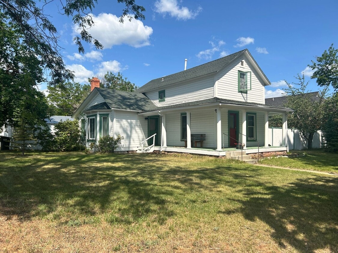 Primary Photo - 2 bed 1.5 bath Hamilton home