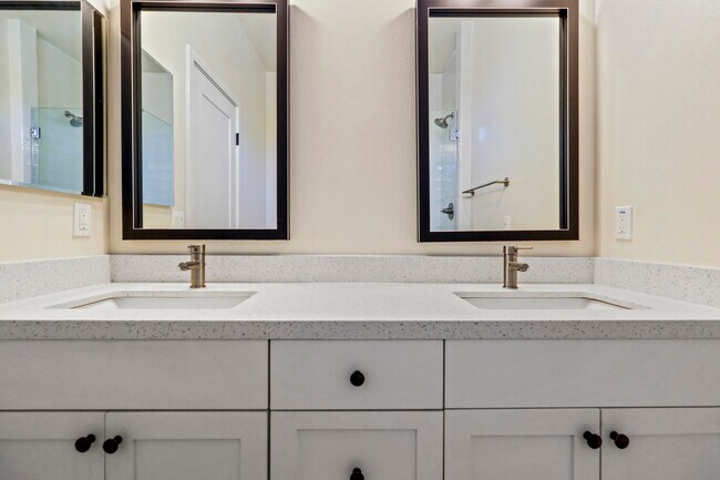 Baño - 2043 Lincoln Ave