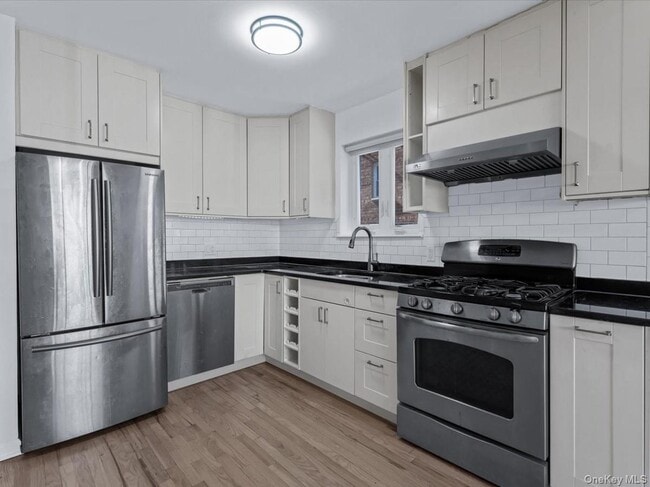 Foto del edificio - 214-16 40th Ave