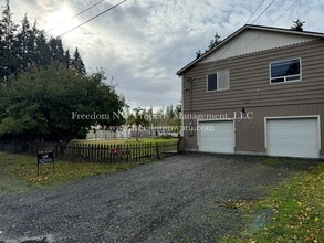 Building Photo - 489 Huston St S