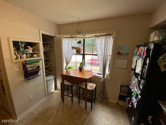 Building Photo - 3 br, 3.5 bath Townhome - 5951 Dixon Dr