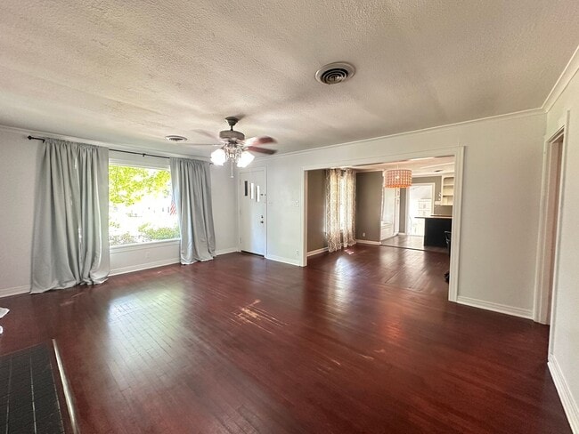 Foto del edificio - Spacious 2 Bedroom