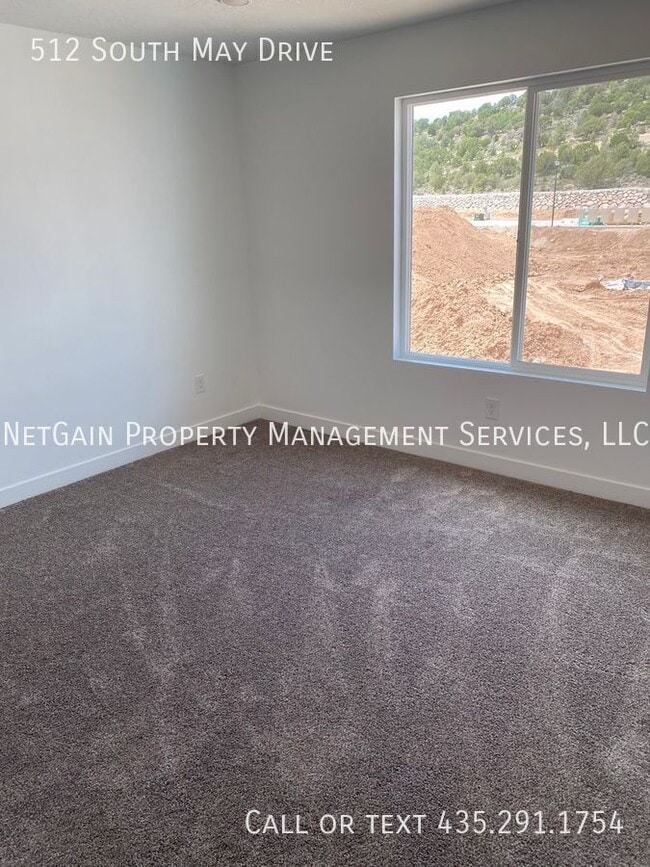 Building Photo - 512 May Dr