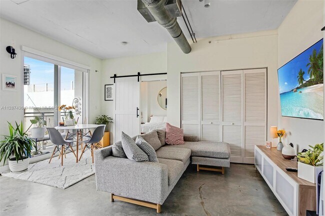 Foto del edificio - 455 NE 25th St