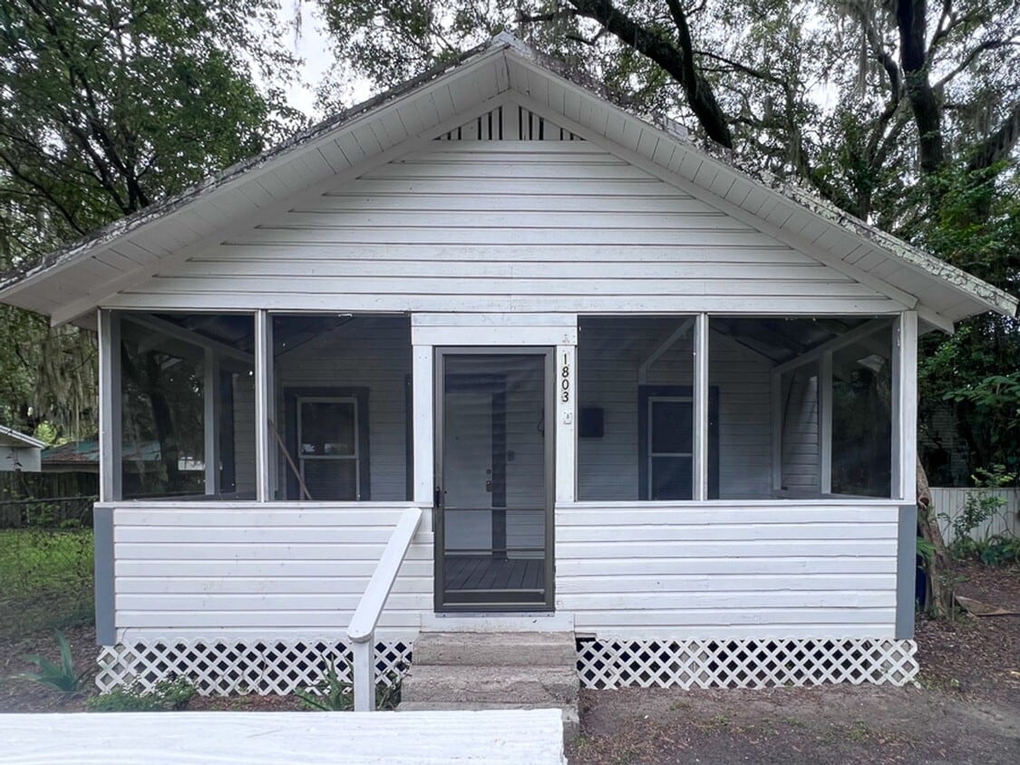 Primary Photo - 2BR/1BA Pet Friendly Cottage off Waldo Roa...