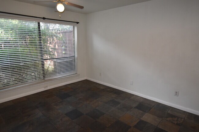 Building Photo - 6718 Eastridge Dr