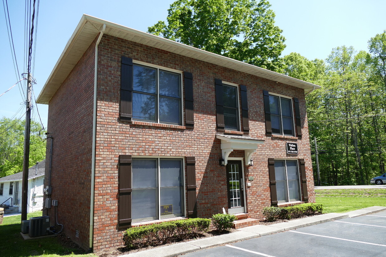 Primary Photo - 1005 Walton Ln