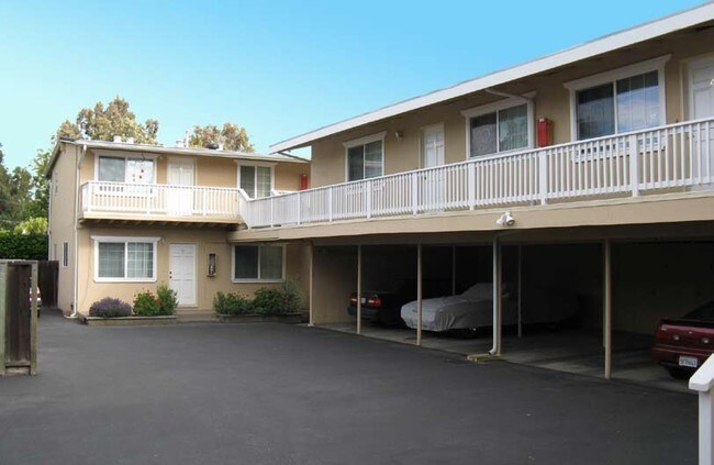 Foto del edificio - 662 Mariposa Ave