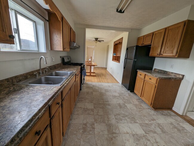 Building Photo - 133 Cayuta Rd