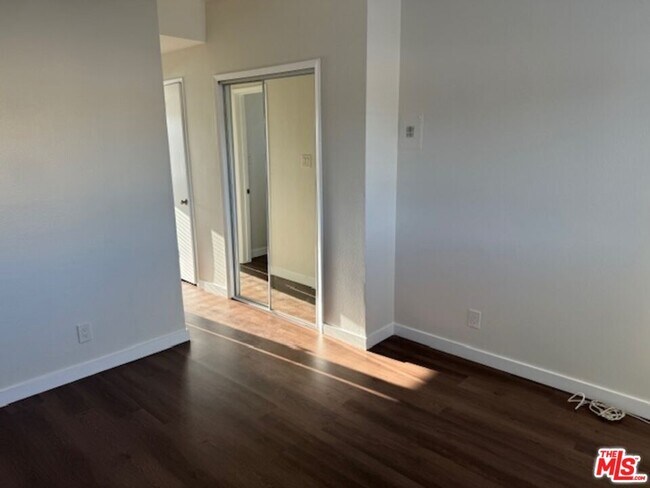 Foto del edificio - 2424 Ocean Park Blvd