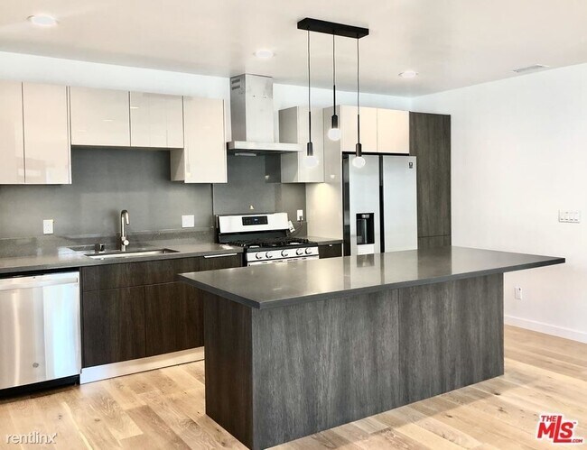 Foto del edificio - 3 br, 2.5 bath Condo - 676 Las Lomas Ave
