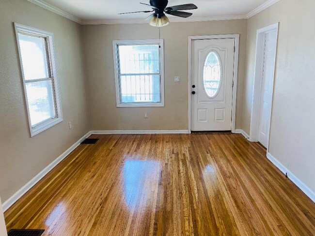 Foto del edificio - 2632 E 9th St