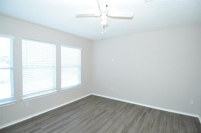 Building Photo - 2418 Byfield Dr