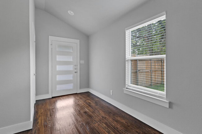 Building Photo - 1905 Gordon St