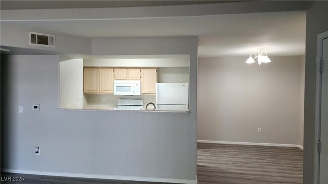 Foto del edificio - 555 E Silverado Ranch Blvd