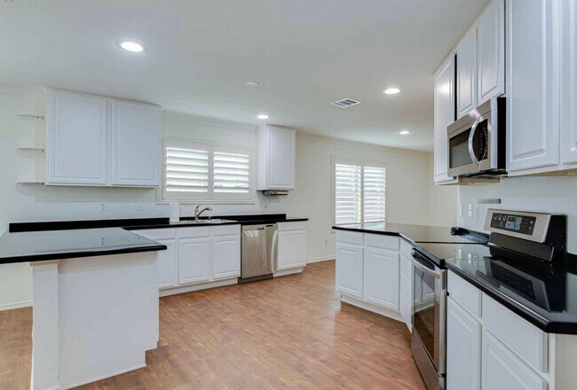 Foto del edificio - 4880 Trail Hollow Dr