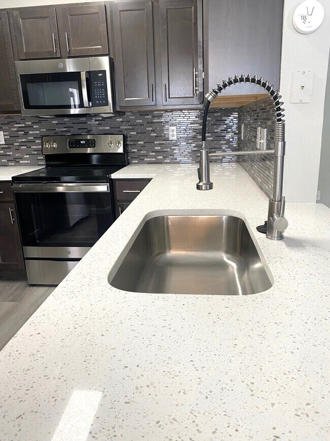 Building Photo - Waterford Square Apartments