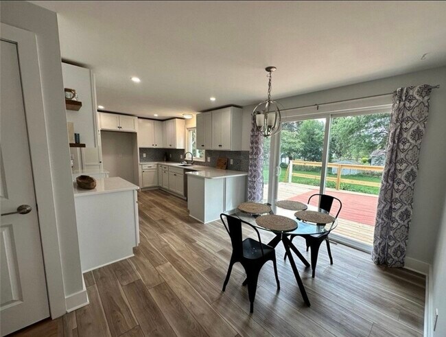 Foto del edificio - 4834 Echovalley St NW