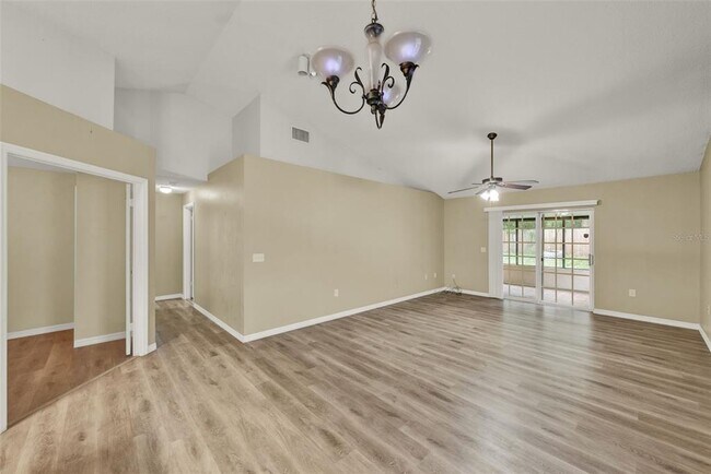 Foto del edificio - 5340 Old Oak Tree Dr